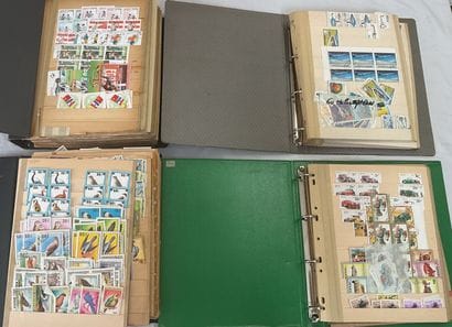 27 Albums Thématique : Ensemble de timbres...
