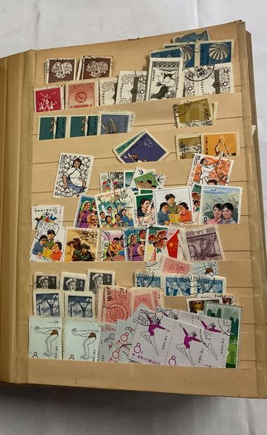 1 Album Chine : Album de stock de timbres...