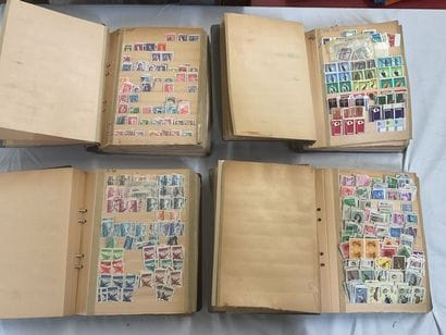 46 Albums Monde : Timbres de toutes périodes,...