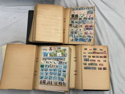 30 Albums Monde : Timbres de toutes périodes,...
