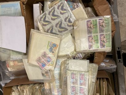 6 Cartons + Sacs Monde - Thématique : Timbres...
