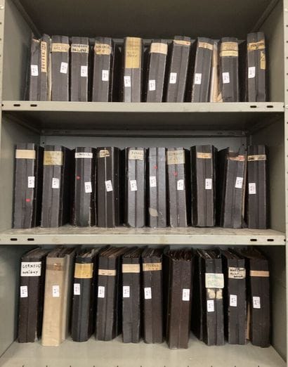 30 Albums Monde : Timbres de toutes périodes,...