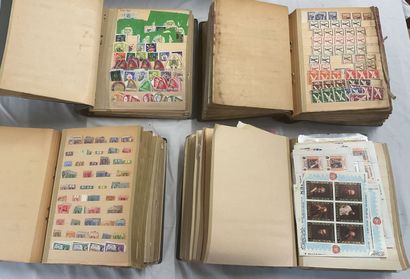31 Albums Monde : Timbres de toutes périodes,...