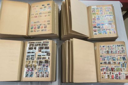 27 Albums Monde : Timbres de toutes périodes,...