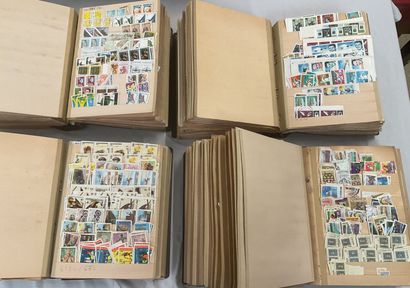 27 Albums Monde : Timbres de toutes périodes,...