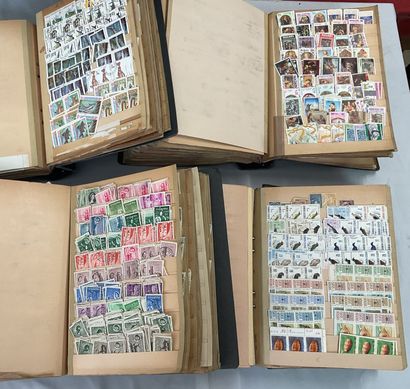 36 Albums Monde : Timbres de toutes périodes,...