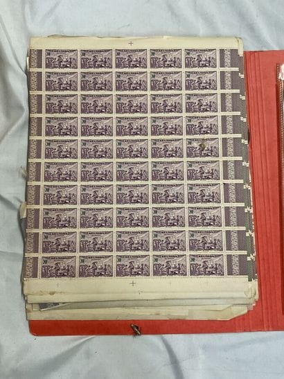 4 cartons + pochettes en vrac Colonies -...