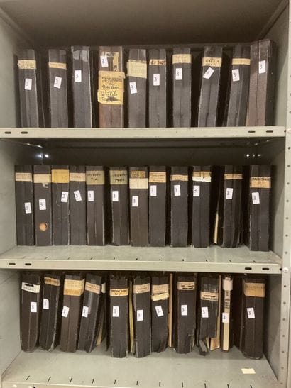 33 Albums Monde : Timbres de toutes périodes,...