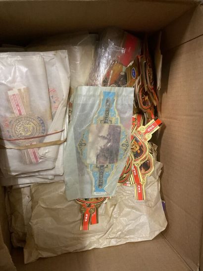 6 cartons Matériels : Lot de matériel comprenant...