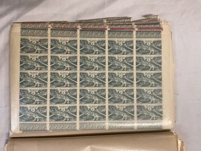 4 cartons + pochettes en vrac Colonies -...