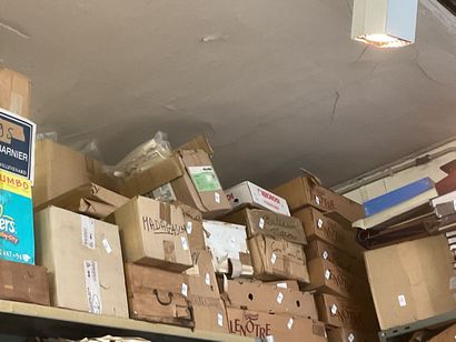 41 cartons
Thématique + Monde : Fort lot...