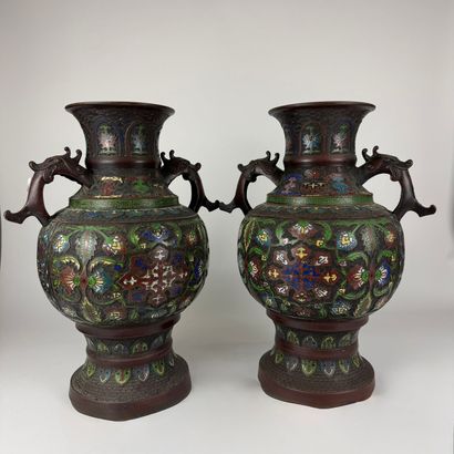 JAPAN - LATE 19TH CENTURY
Pair of bronze...