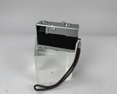 [CAMERAS] 
Set of five assorted cameras,...