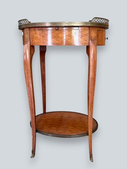 Petite table de salon en placage de losange,...
