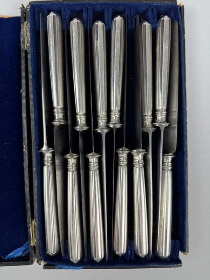 Twelve dessert knives, with 950°/°° silver...