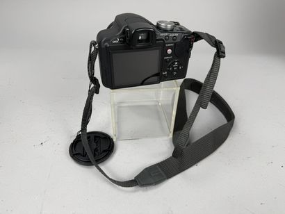 [ CAMERAS ] 
Set of three assorted digital...