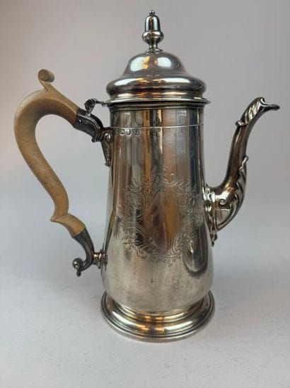 inspection
925°/°° silver teapot engraved...