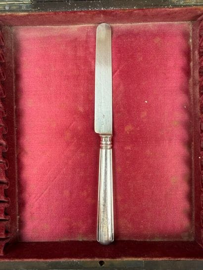 Twelve dessert knives, with 950°/°° silver...