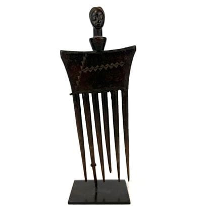 BAOULÉ, Ivory Coast
Wooden comb decorated...