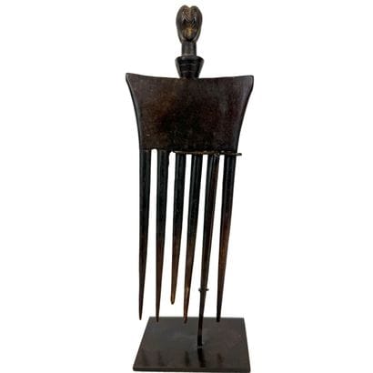 BAOULÉ, Ivory Coast
Wooden comb decorated...