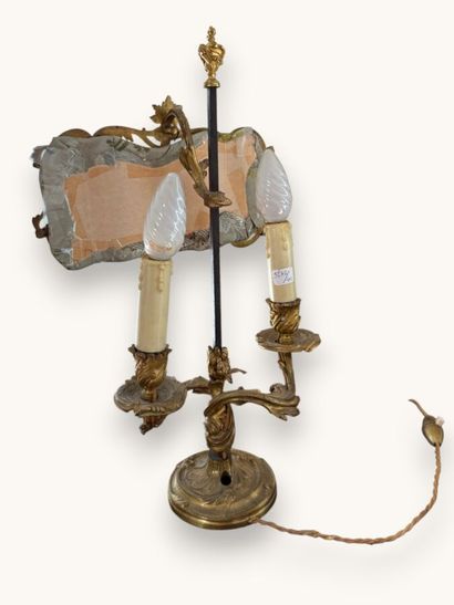 Deux pieds de lampe en bronze doré à décor...