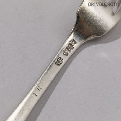 CAMBRAI 1786
Deux fourchettes en argent 950...