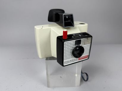 [CAMERAS] 
Set of five assorted cameras,...