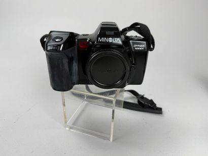 [PHOTOGRAPHIC ACCESSORIES] 
Assorted film...