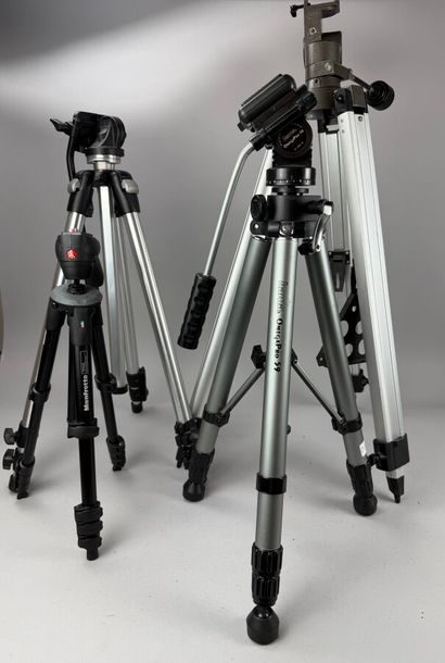 [PHOTOGRAPHY ACCESSORIES] 
Set of four assorted...