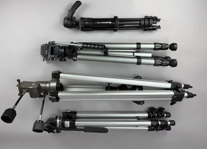 [PHOTOGRAPHY ACCESSORIES] 
Set of four assorted...