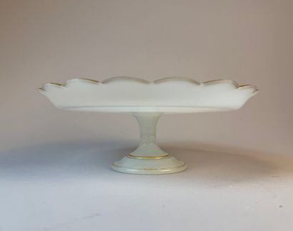 Vase tulipe sur piédouche à col découpé en...