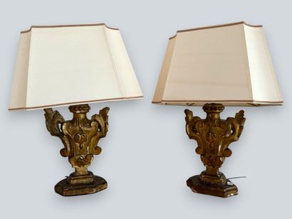Two vases with leaf-shaped clasps, made of...