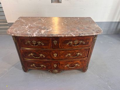Commode Régence en placage de palissandre...