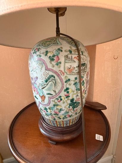 CHINA - 19th–20th century
Glazed porcelain...