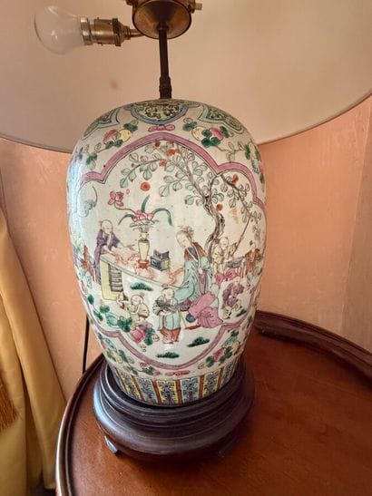 CHINA - 19th–20th century
Glazed porcelain...