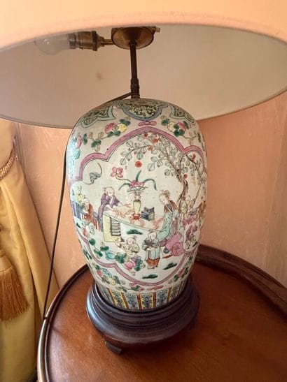 CHINA - 19th–20th century
Glazed porcelain...