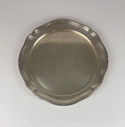 Round 800°/°° silver dish with scalloped...