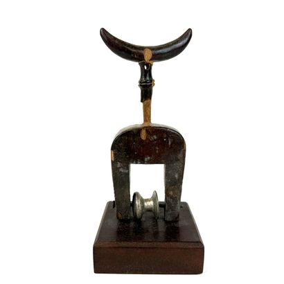 SENUFO, Ivory Coast
Curious loom element...