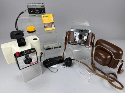 [CAMERAS] 
Set of five assorted cameras,...