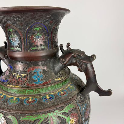 JAPAN - LATE 19TH CENTURY
Pair of bronze...