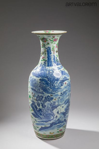 CHINA, 20th century 
Large porcelain vase...