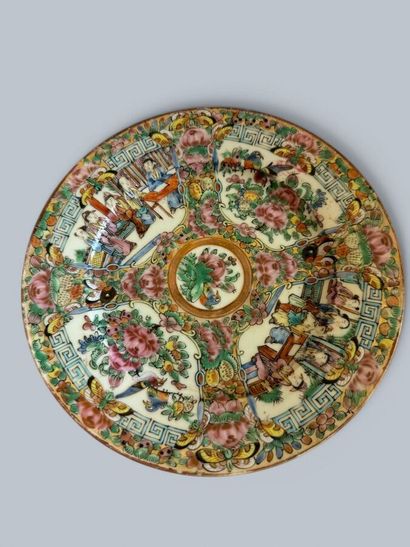 CHINA - GUANGZHOU, 20th century 
Lidded soup...