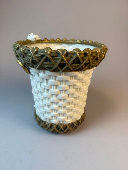 Earthenware planter with a wickerwork pattern,...