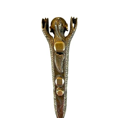 YEMEN
Couteau de forme turque de type yatagan,...