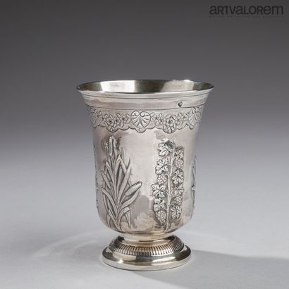 Timbale en argent 950°/°° de forme tulipe,...
