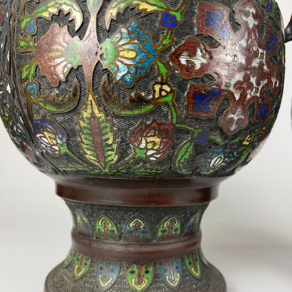 JAPAN - LATE 19TH CENTURY
Pair of bronze...
