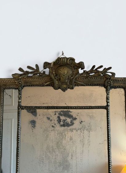 Miroir à parcloses en bois rechampit gris...