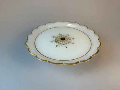 Vase tulipe sur piédouche à col découpé en...