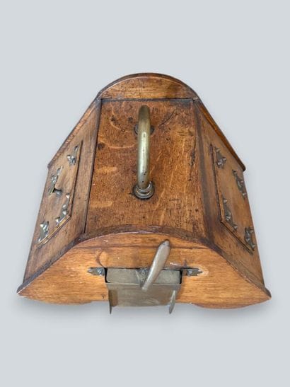 Wood and brass coal bucket. 
42 x 52 x 33...