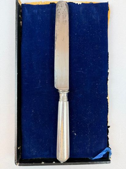 Twelve dessert knives, with 950°/°° silver...